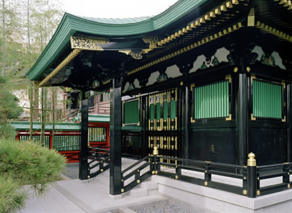 穴八幡宮出現殿