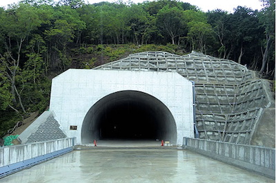 Tsuzurabuchi Tunnel No. 1 on the Kinki Expressway's Kisei Line