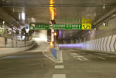 Construction of open cut tunnel in the Shorenji River west area, Hanshin Expressway Route 2 Yodogawa-sagan Route