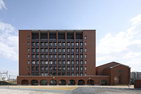 Osaka Seikei University in front of station